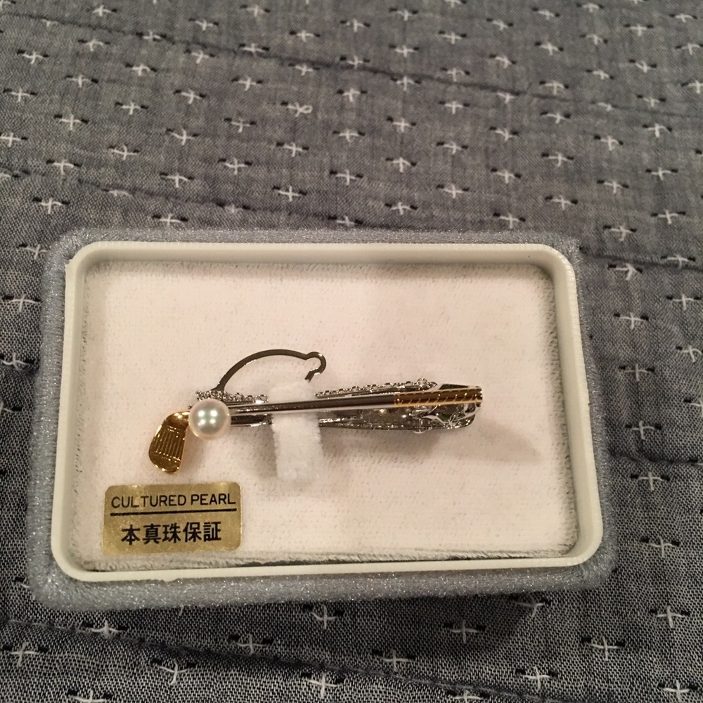 Pearl tie pin